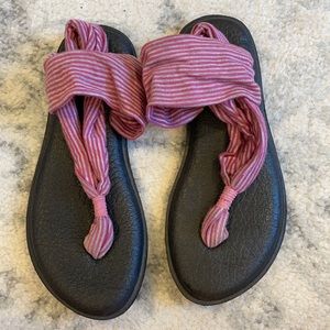 Sanuk Strappy Pink and Black Sandals US Size 1-2